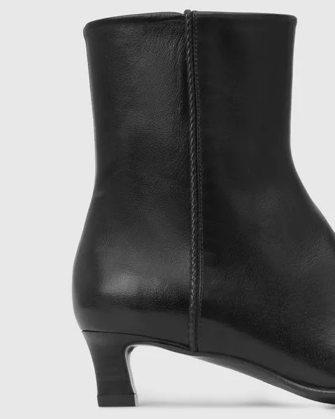 Aldo in black