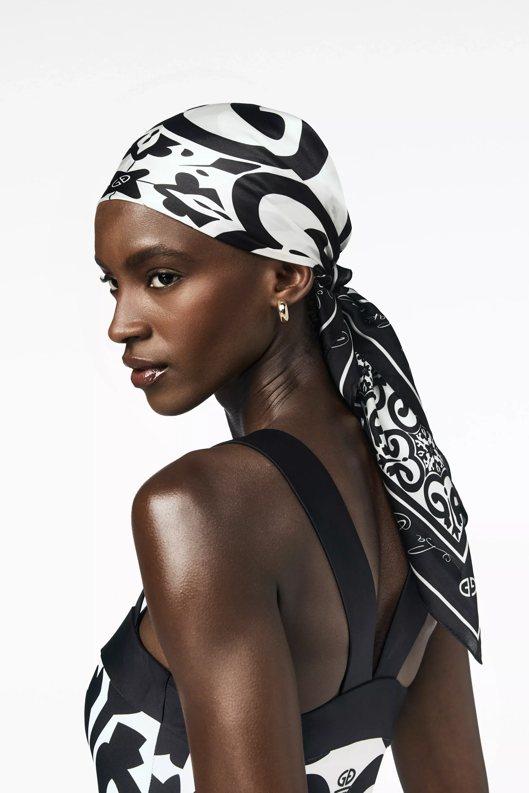 BRISANO scarf