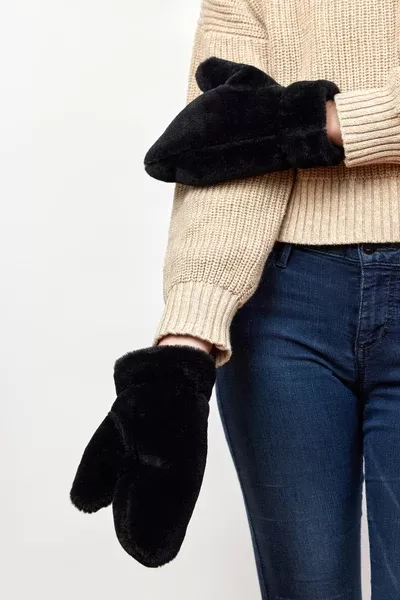Faux Fur Mitten