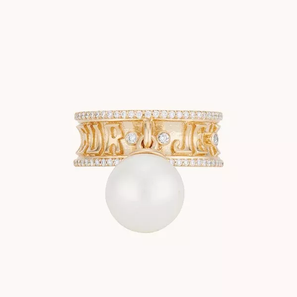 Je porte bonheur eternity ring
