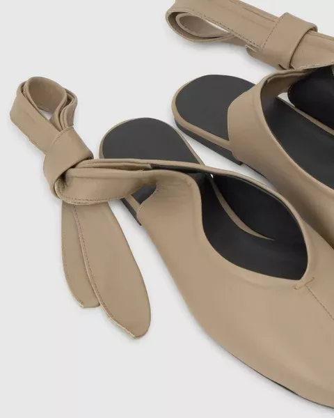 Sybil in beige